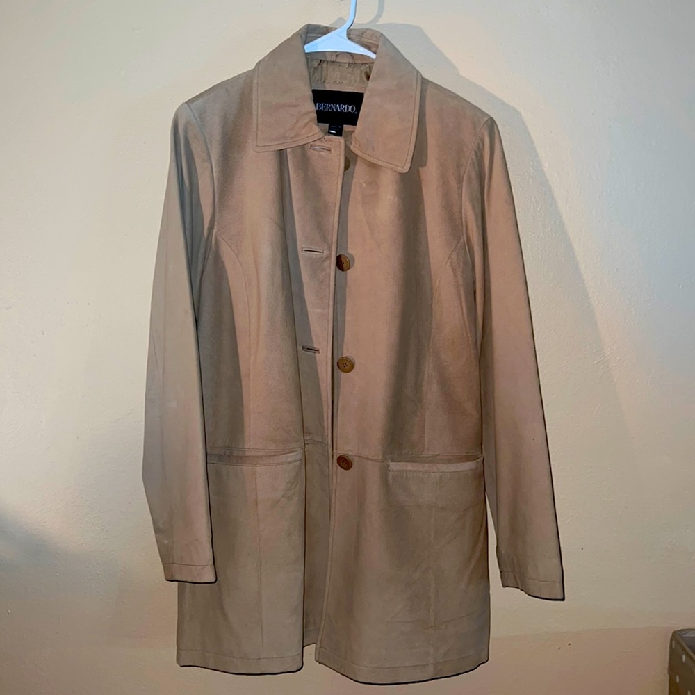 Bernardo. Tan. Small.